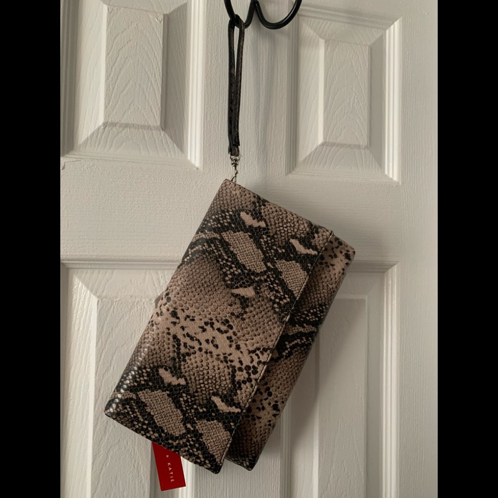 NWT CLUTCH